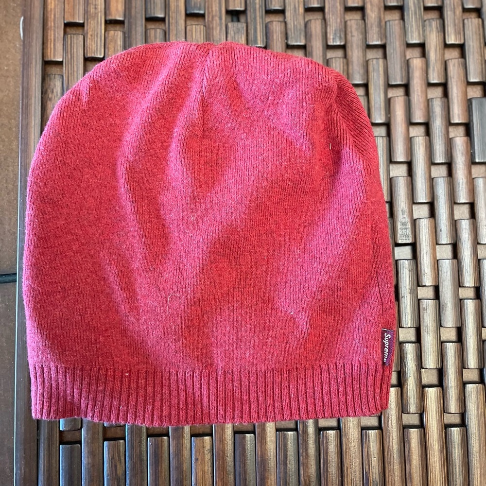 Supreme basic beanie.